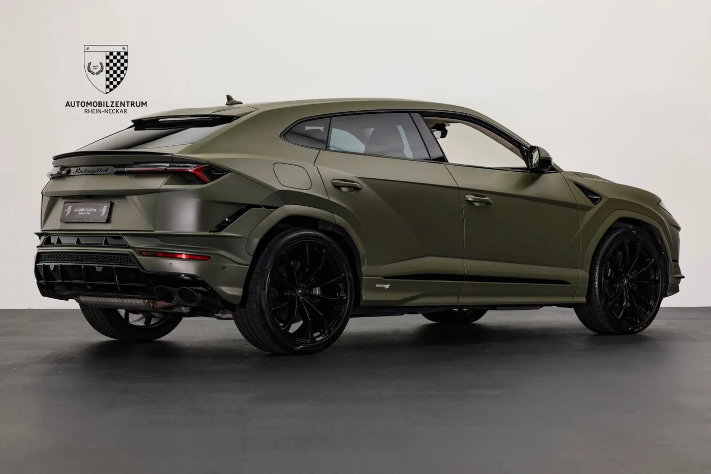 2023 Lamborghini Urus S offered by a supercar dealer in Viernheim, Germany, photo 7 of 25