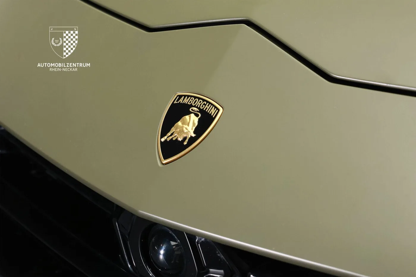 2023 Lamborghini Urus S offered by a supercar dealer in Viernheim, Germany, photo 10 of 25