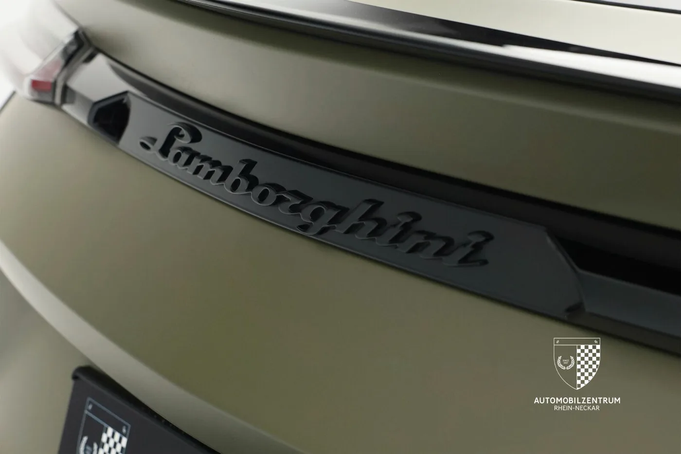 2023 Lamborghini Urus S offered by a supercar dealer in Viernheim, Germany, photo 13 of 25
