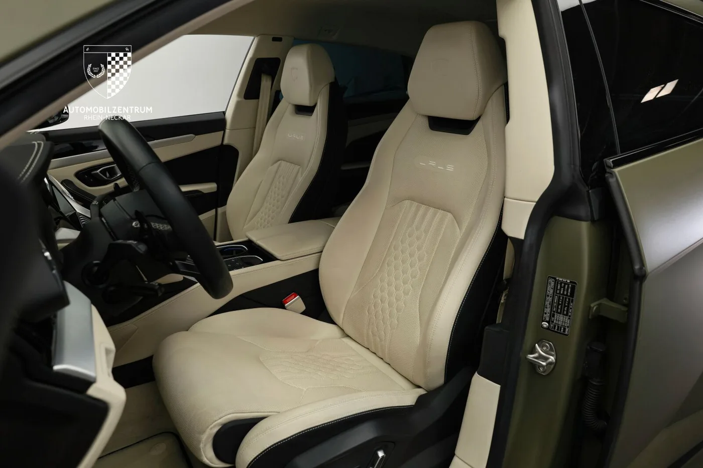 2023 Lamborghini Urus S offered by a supercar dealer in Viernheim, Germany, photo 15 of 25
