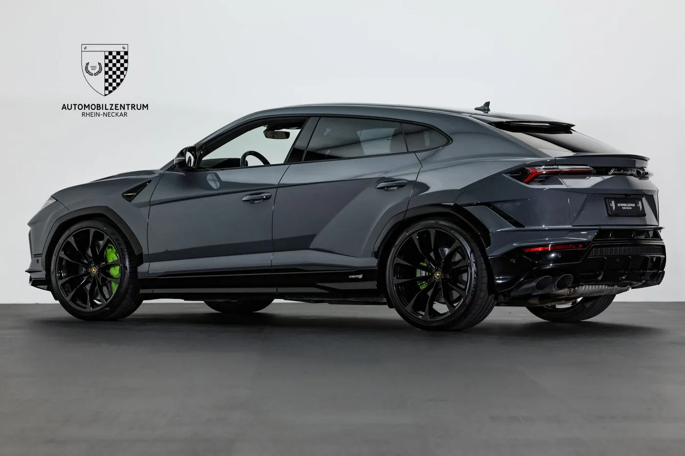 2023 Lamborghini Urus S offered by a supercar dealer in Viernheim, Germany, photo 5 of 25