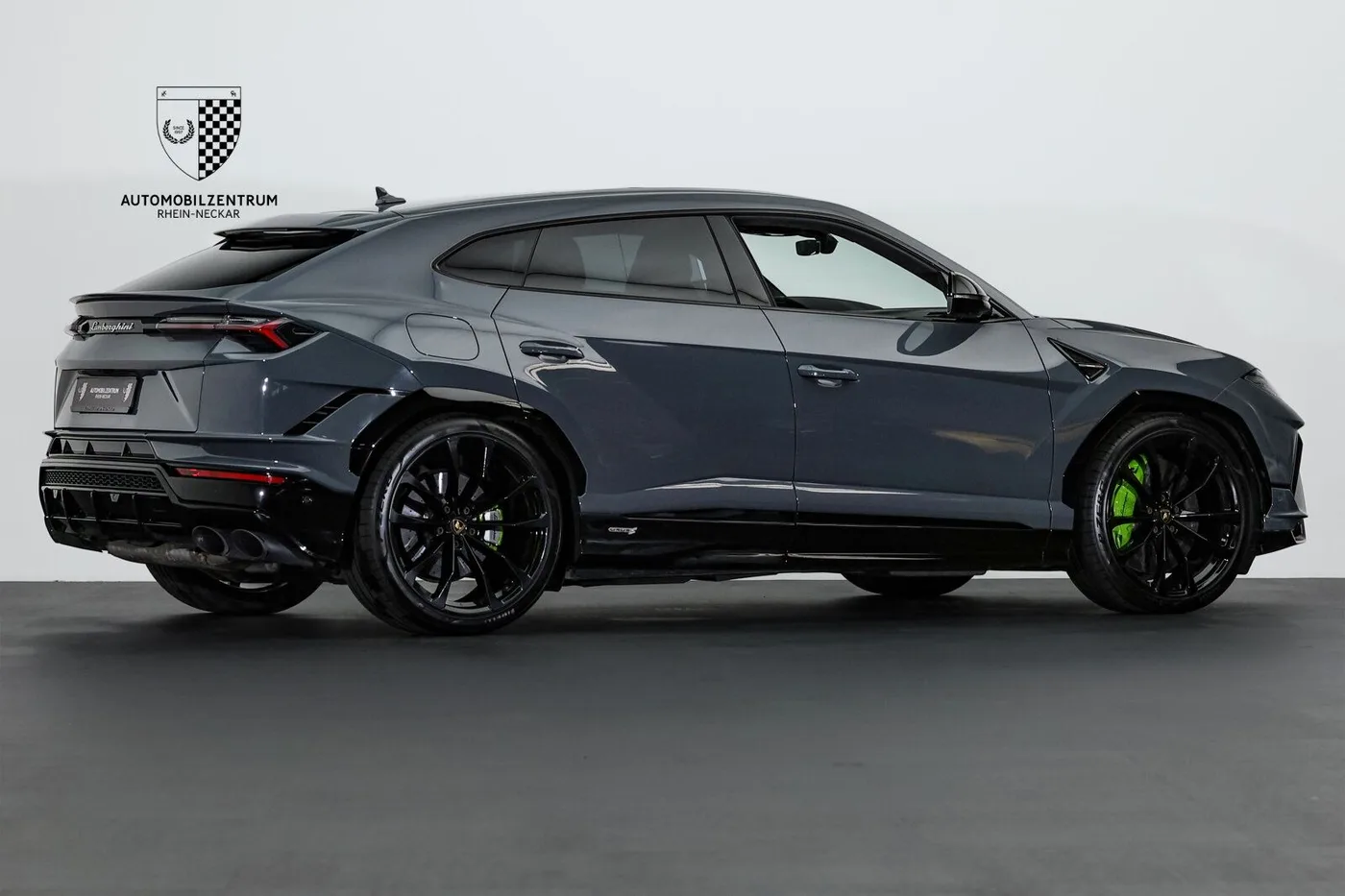 2023 Lamborghini Urus S offered by a supercar dealer in Viernheim, Germany, photo 7 of 25