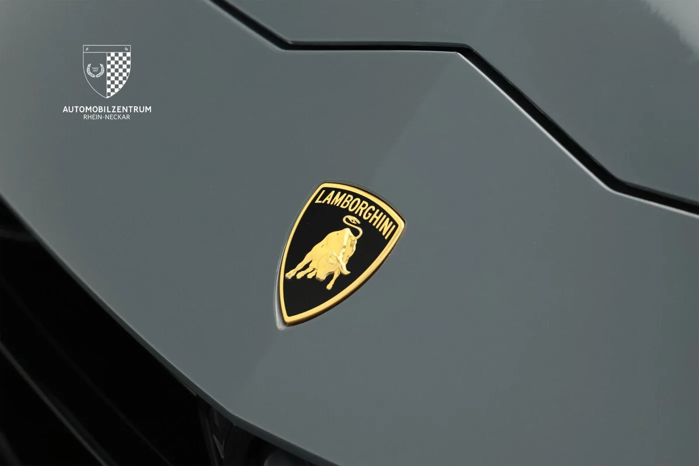 2023 Lamborghini Urus S offered by a supercar dealer in Viernheim, Germany, photo 10 of 25