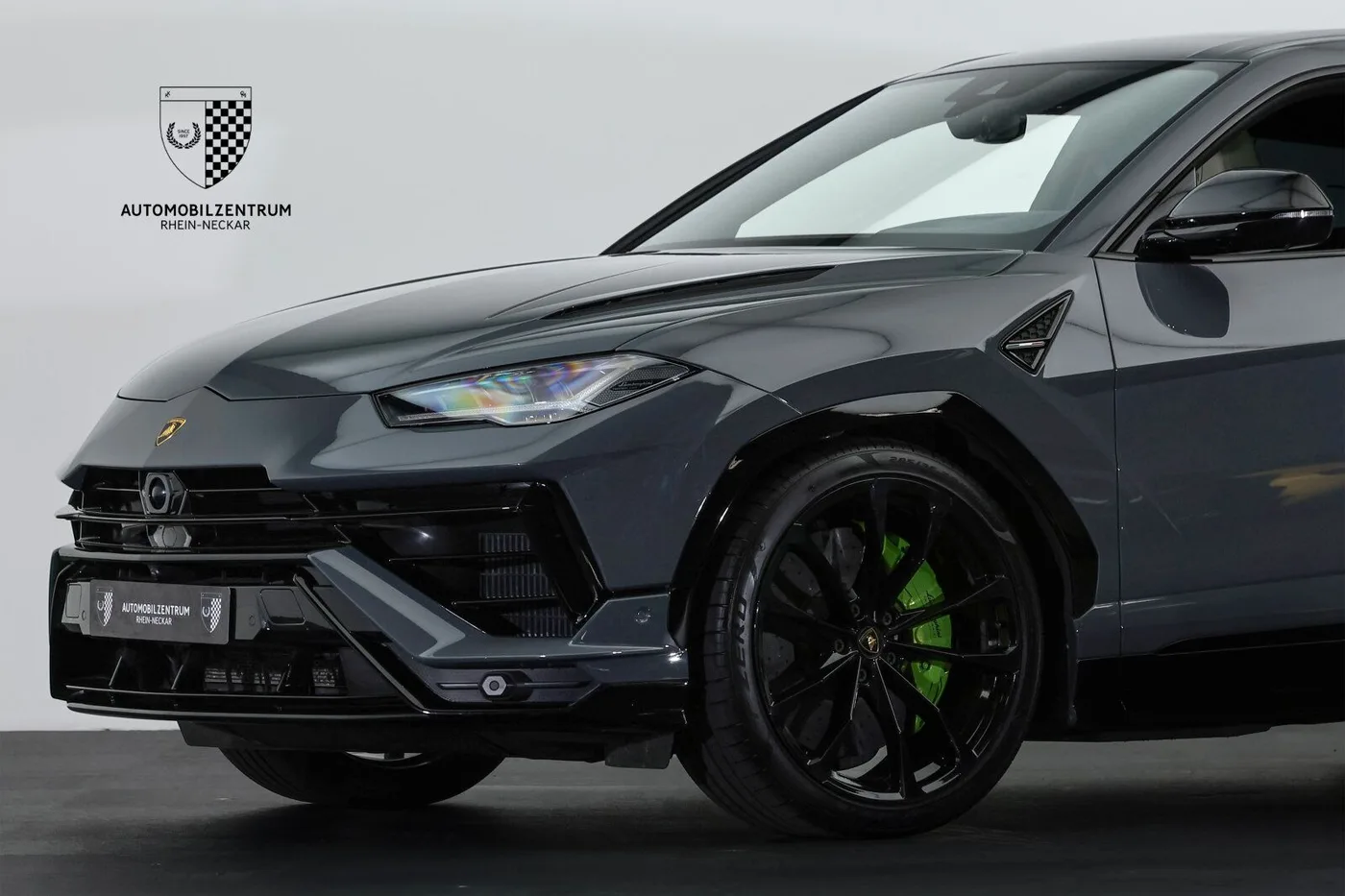 2023 Lamborghini Urus S offered by a supercar dealer in Viernheim, Germany, photo 11 of 25