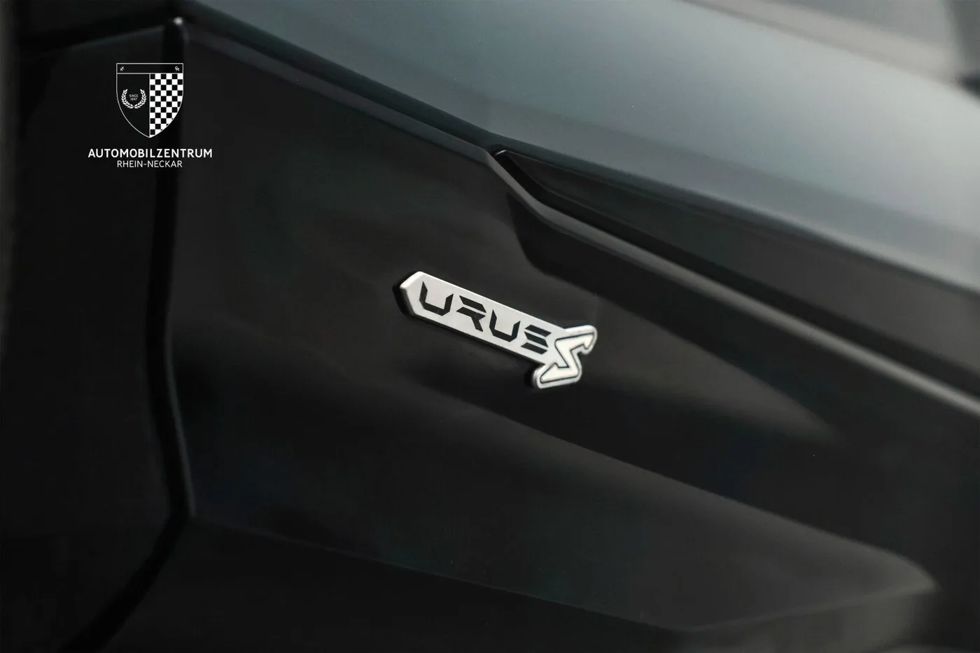 2023 Lamborghini Urus S offered by a supercar dealer in Viernheim, Germany, photo 12 of 25