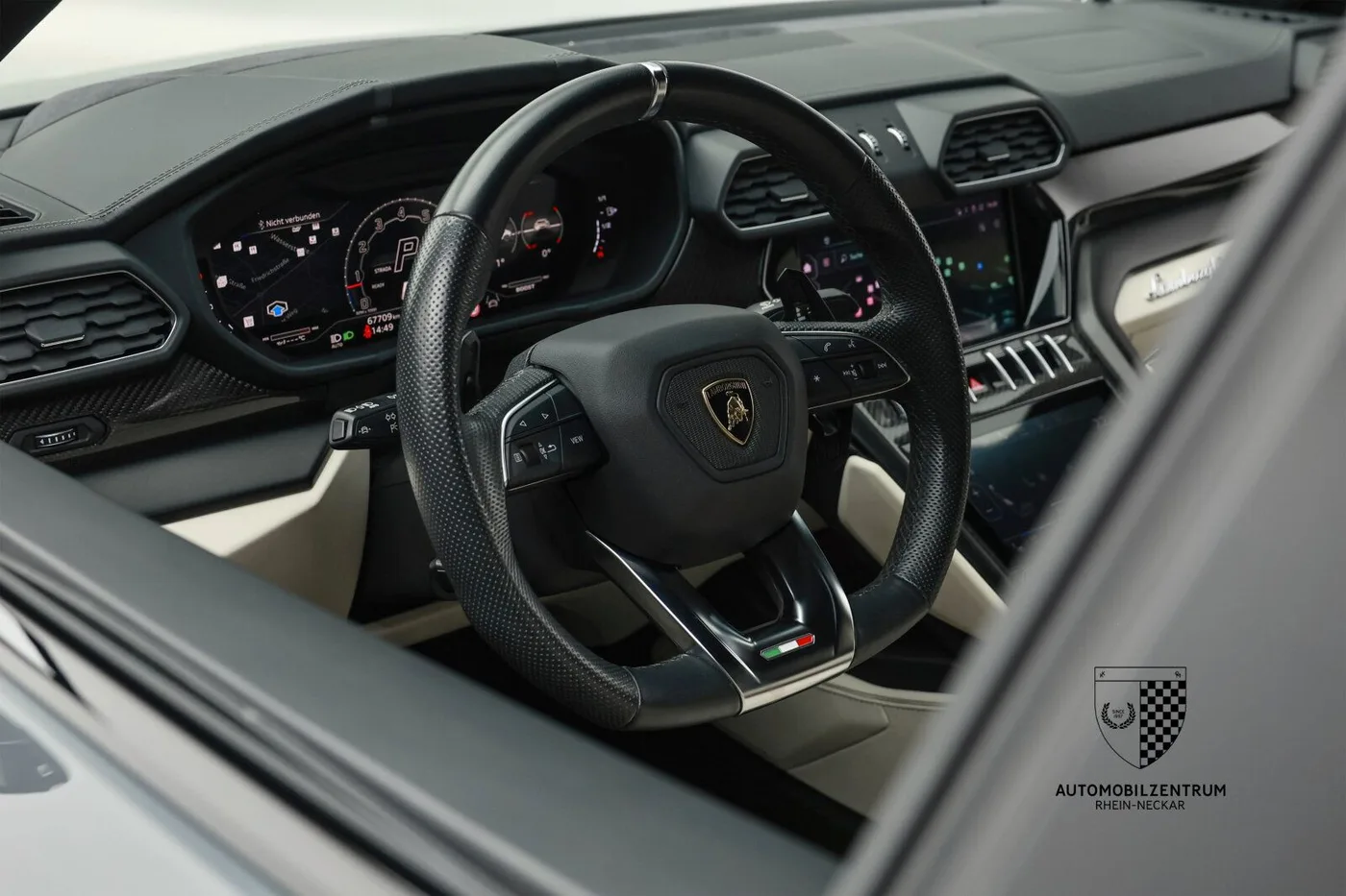 2023 Lamborghini Urus S offered by a supercar dealer in Viernheim, Germany, photo 16 of 25