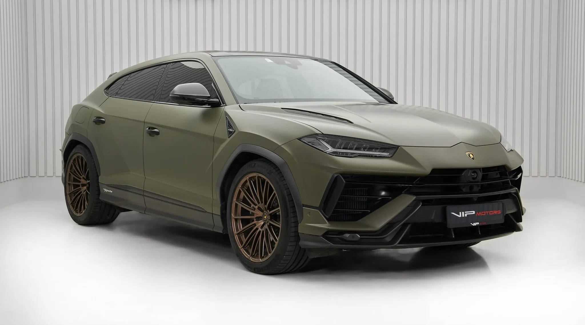 2023 Lamborghini Urus Performante proposée par un concessionnaire spécialisé à Dubai, Émirats arabes unis, photo principale