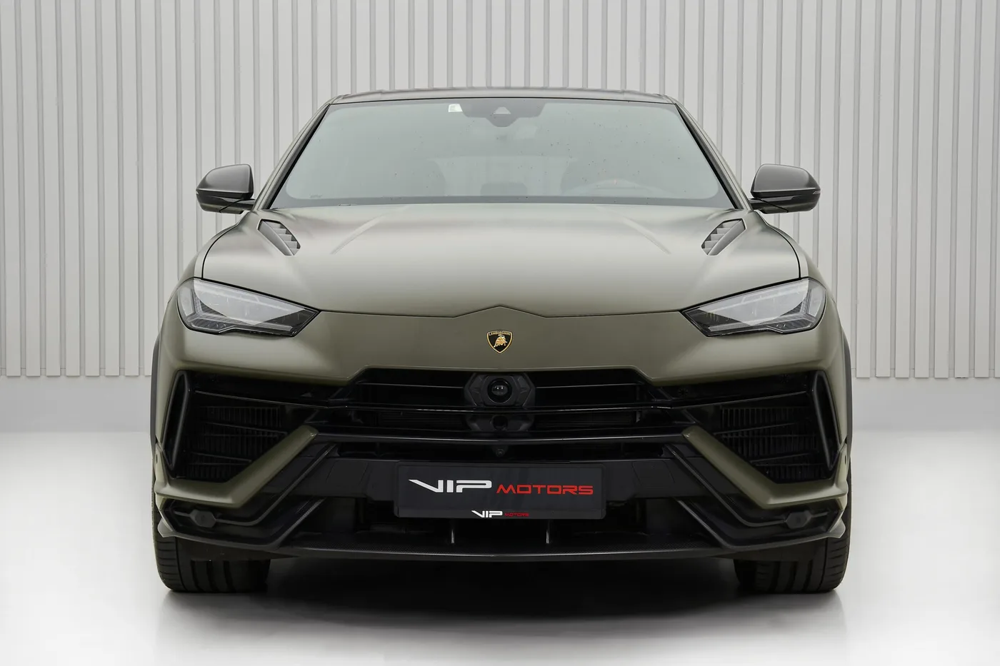 2023 Lamborghini Urus Performante offered by a specialist dealer in Dubai, United Arab Emirates, photo 2 of 10