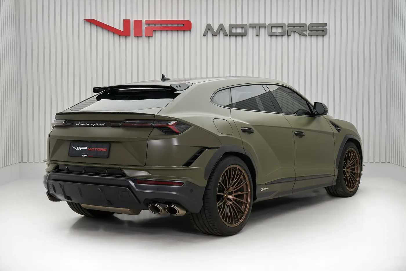 2023 Lamborghini Urus Performante offered by a specialist dealer in Dubai, United Arab Emirates, photo 4 of 10