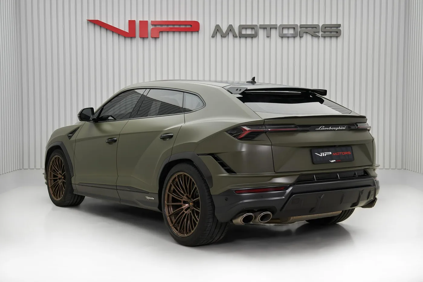 2023 Lamborghini Urus Performante offered by a specialist dealer in Dubai, United Arab Emirates, photo 6 of 10