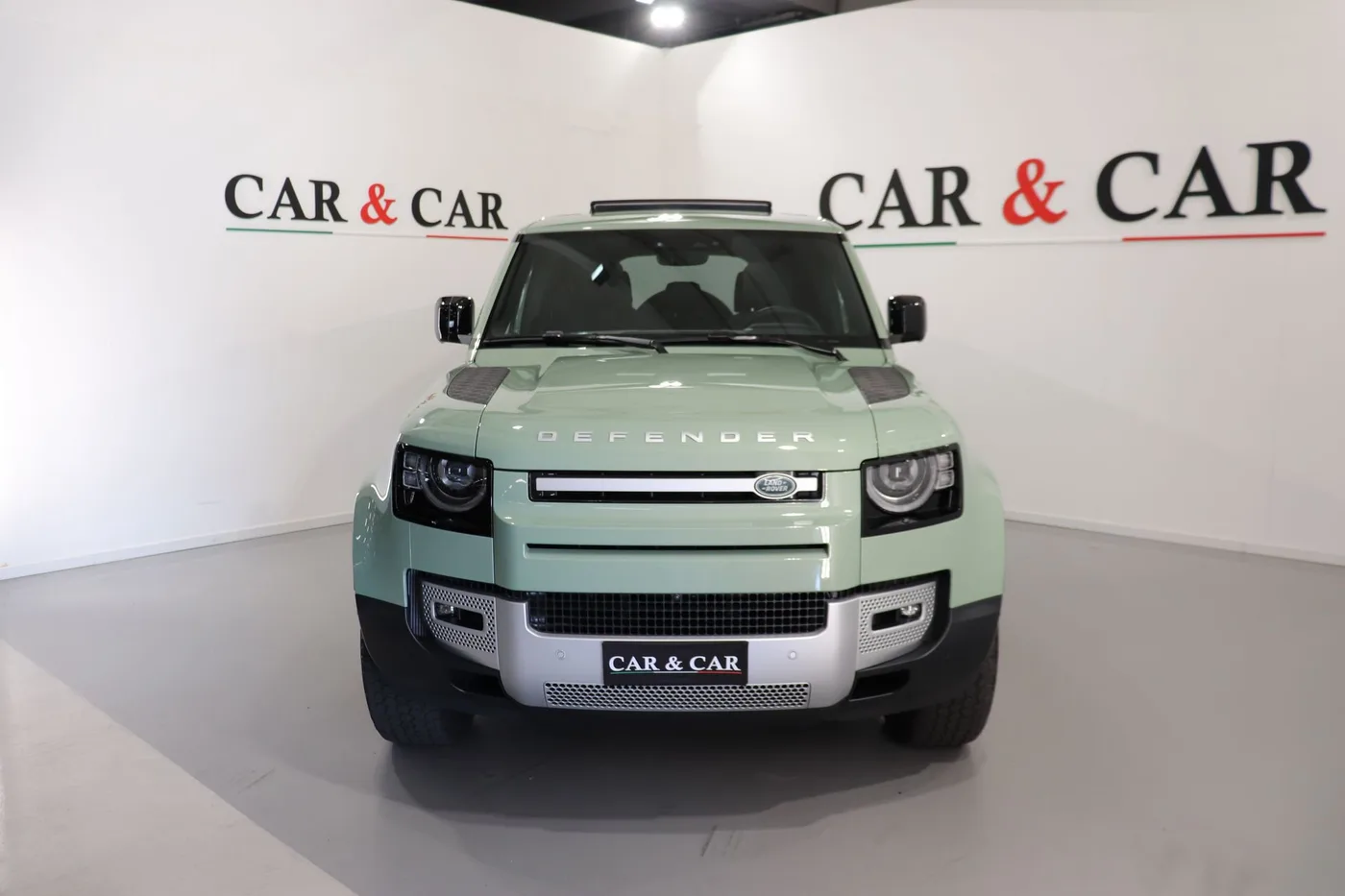 2023 Land Rover Defender 110 angeboten von einem Supersportwagenhändler in Zibido San Giacomo, Italien, Foto 3 von 17