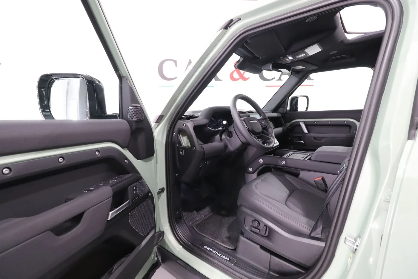 2023 Land Rover Defender 110 angeboten von einem Supersportwagenhändler in Zibido San Giacomo, Italien, Foto 9 von 17