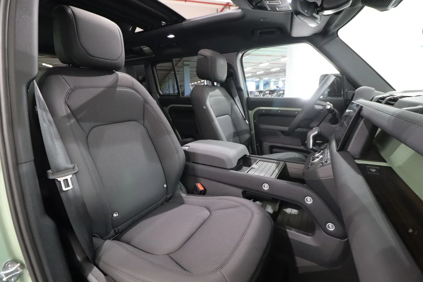 2023 Land Rover Defender 110 angeboten von einem Supersportwagenhändler in Zibido San Giacomo, Italien, Foto 11 von 17