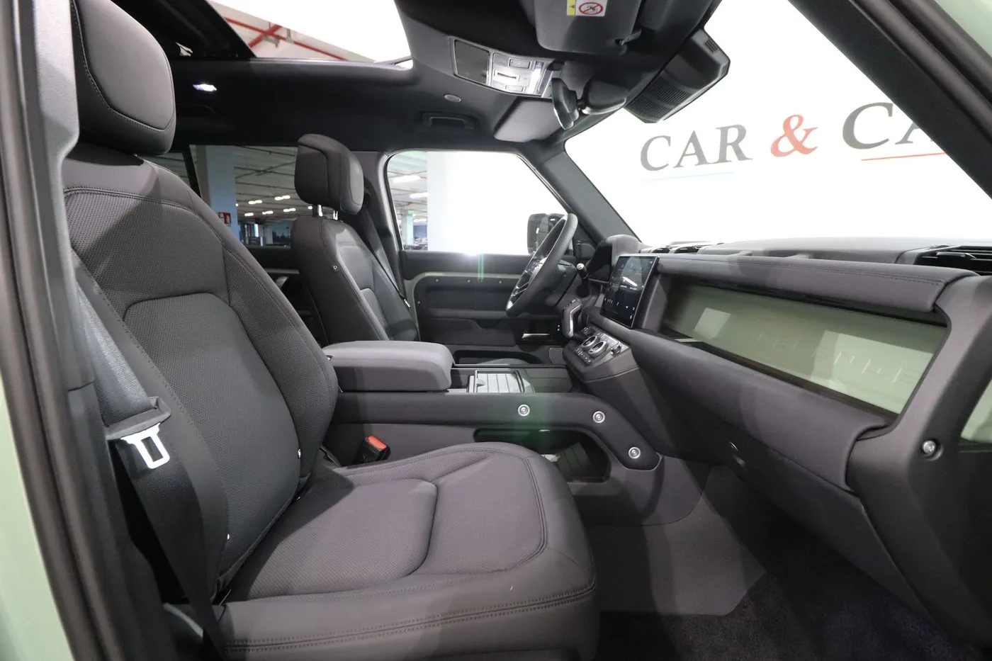 2023 Land Rover Defender 110 angeboten von einem Supersportwagenhändler in Zibido San Giacomo, Italien, Foto 13 von 17