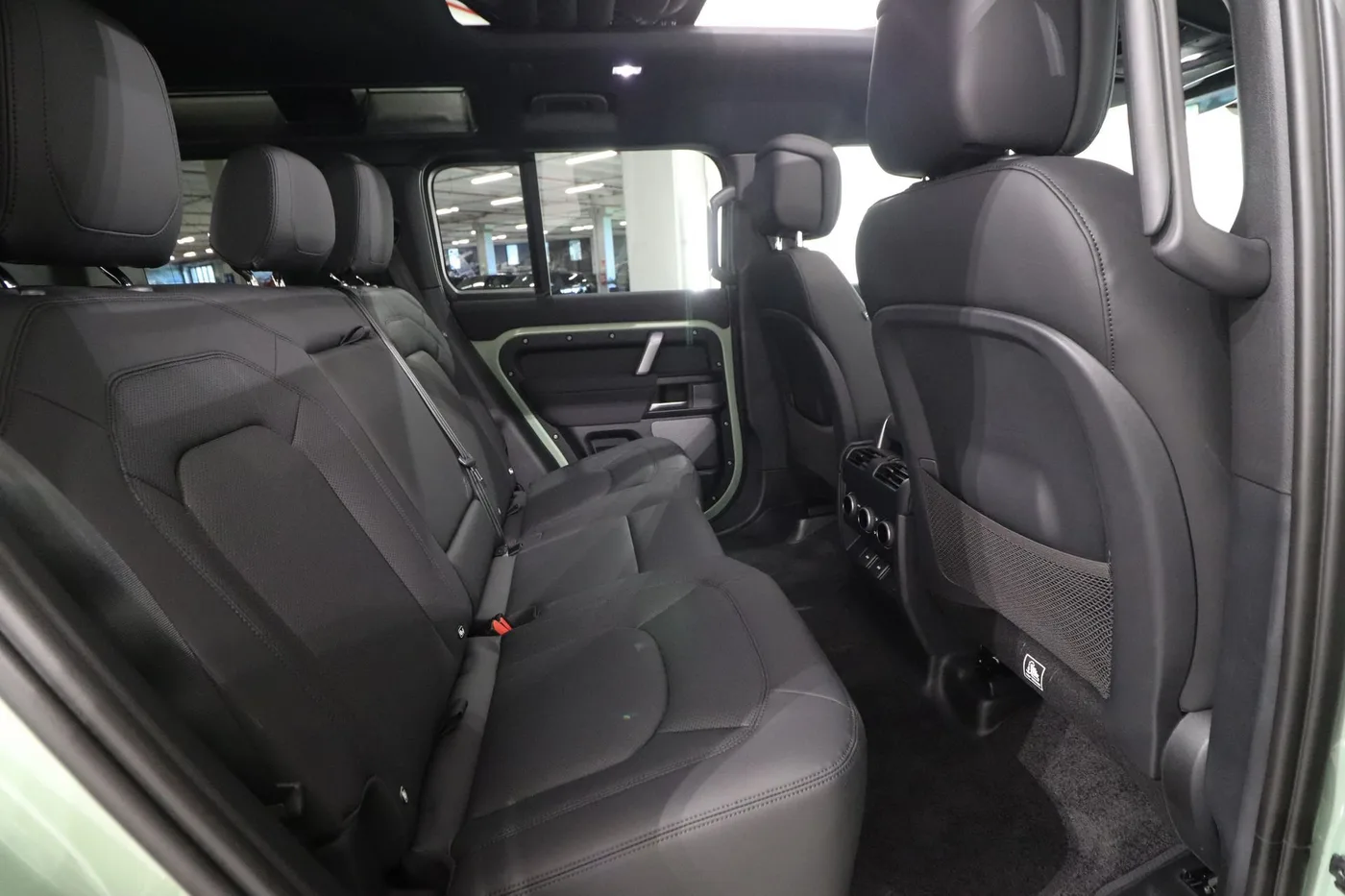 2023 Land Rover Defender 110 angeboten von einem Supersportwagenhändler in Zibido San Giacomo, Italien, Foto 14 von 17