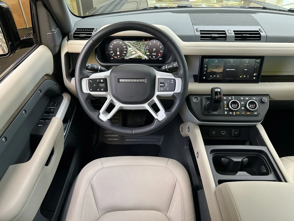 2023 Land Rover Defender 110 P400e SE, 6/30