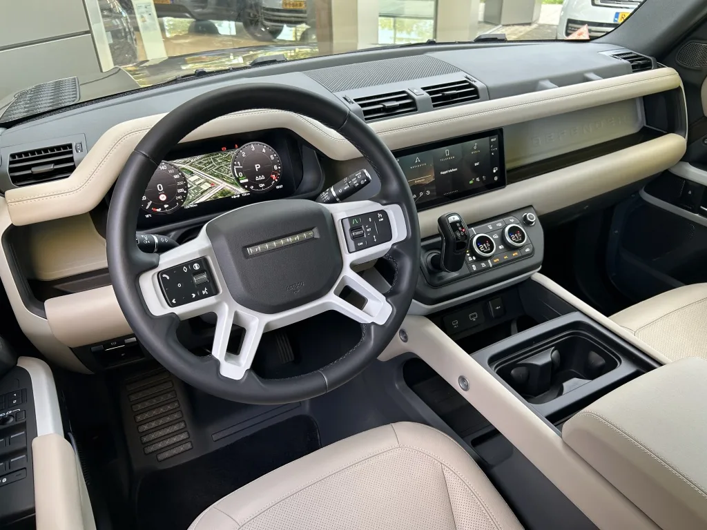 2023 Land Rover Defender 110 P400e SE, 7/30