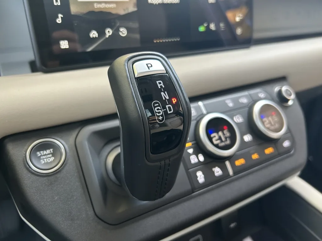 2023 Land Rover Defender 110 P400e SE, 9/30