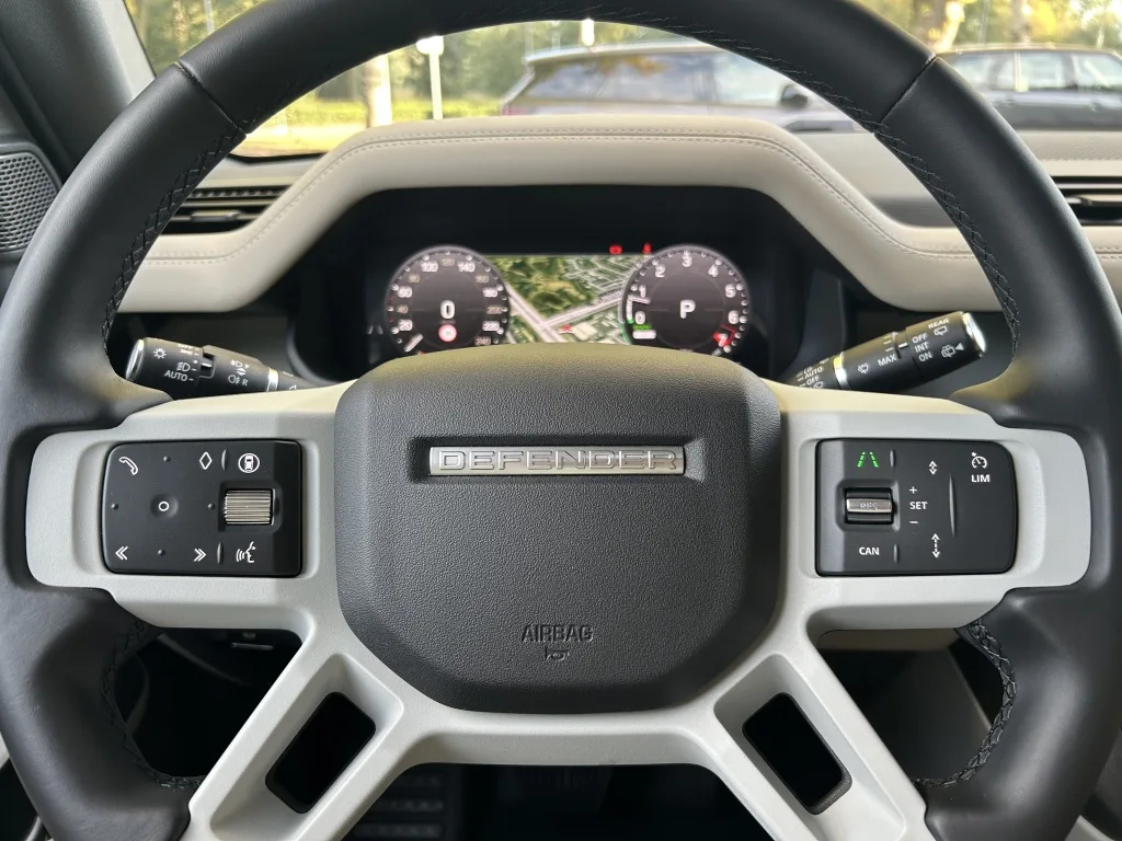 2023 Land Rover Defender 110 P400e SE, 19/30