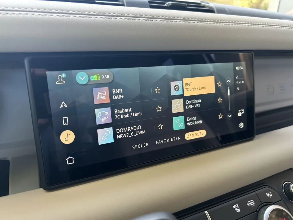 2023 Land Rover Defender 110 P400e SE, 23/30