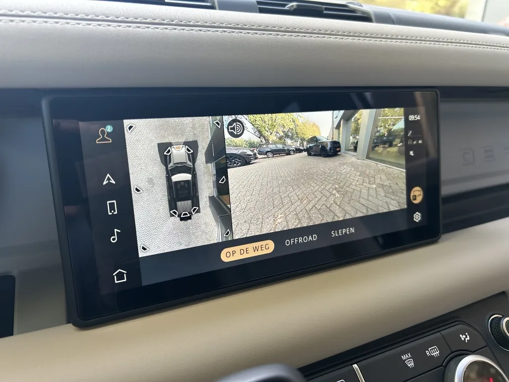 2023 Land Rover Defender 110 P400e SE, 25/30