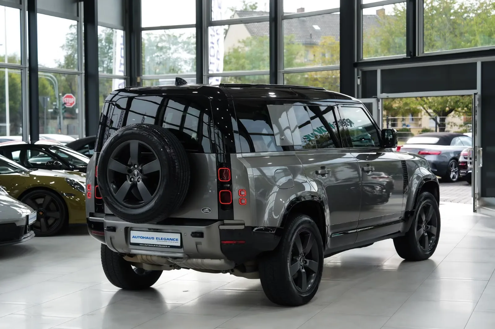 2023 Land Rover Defender 110 X-Dynamic SE, 2/30