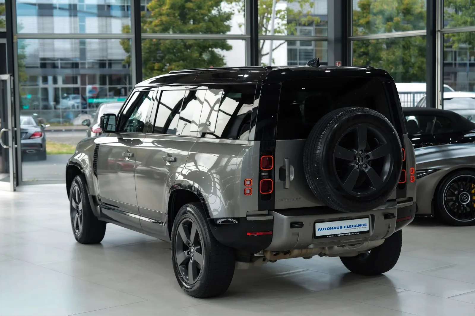 2023 Land Rover Defender 110 X-Dynamic SE, 3/30
