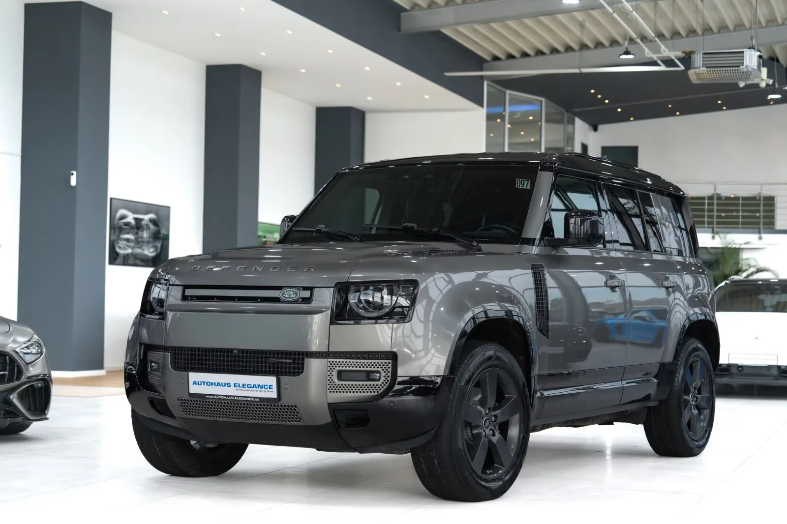2023 Land Rover Defender 110 X-Dynamic SE, 5/30