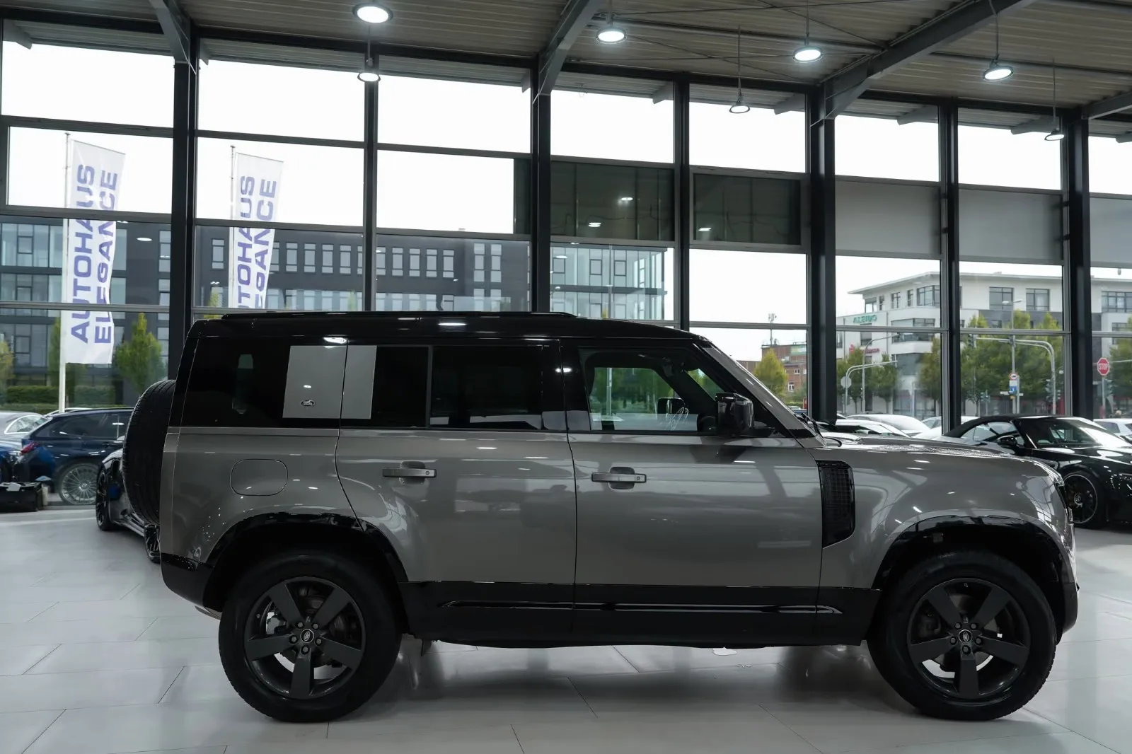 2023 Land Rover Defender 110 X-Dynamic SE, 7/30