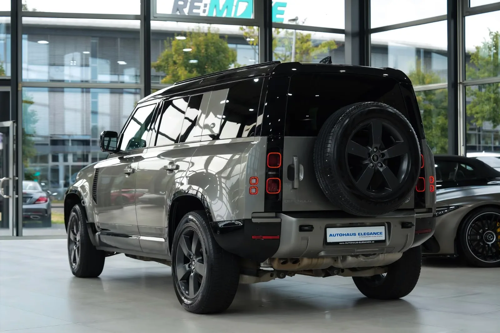 2023 Land Rover Defender 110 X-Dynamic SE, 8/30