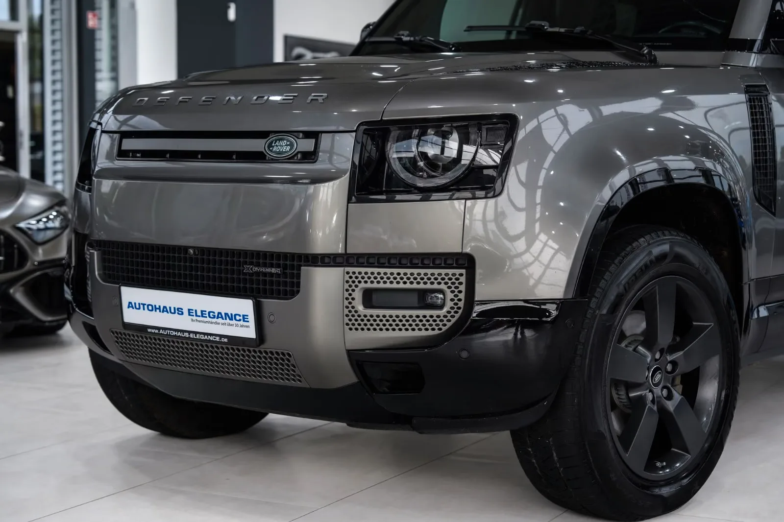 2023 Land Rover Defender 110 X-Dynamic SE, 9/30