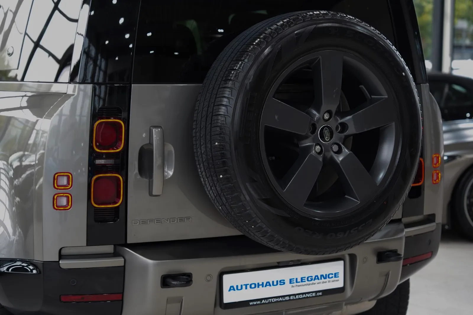 2023 Land Rover Defender 110 X-Dynamic SE, 10/30