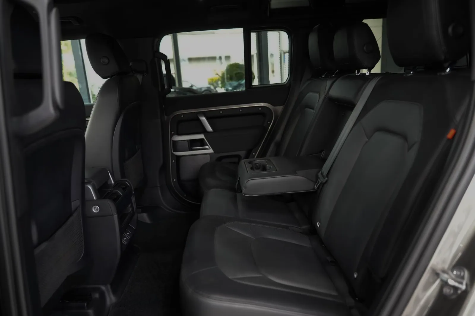 2023 Land Rover Defender 110 X-Dynamic SE, 15/30