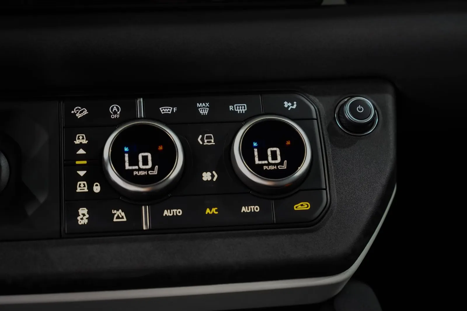 2023 Land Rover Defender 110 X-Dynamic SE, 29/30
