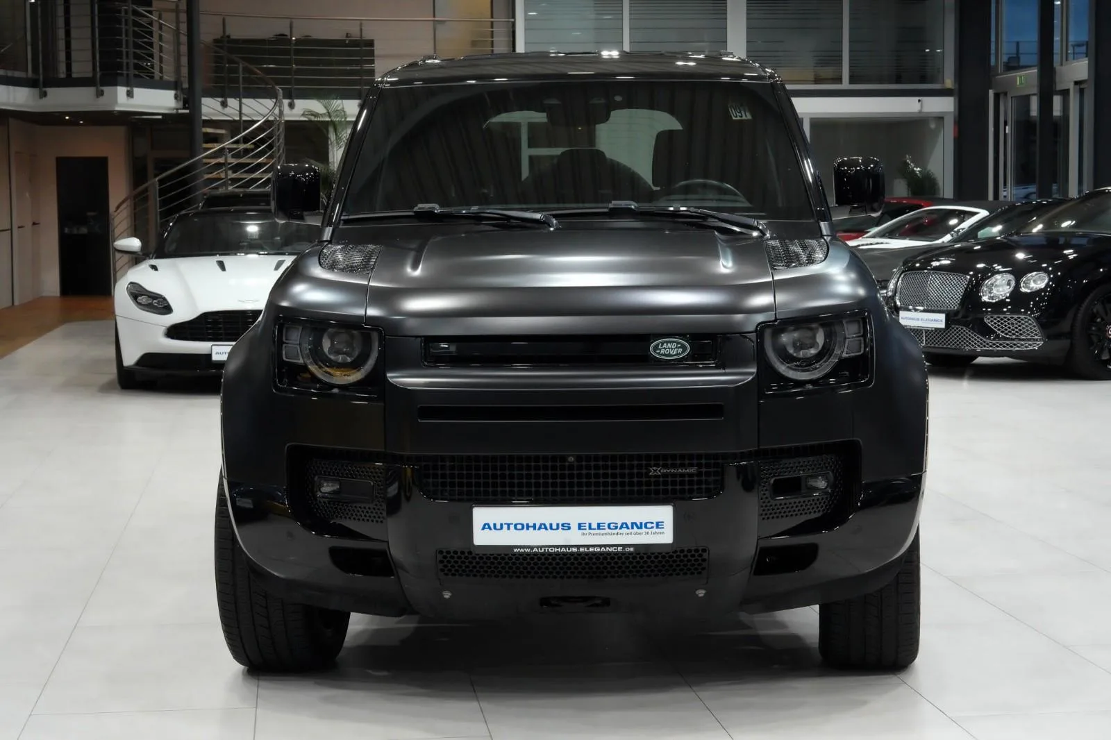 2023 Land Rover Defender 110 D300 X-Dynamic SE, 3/8