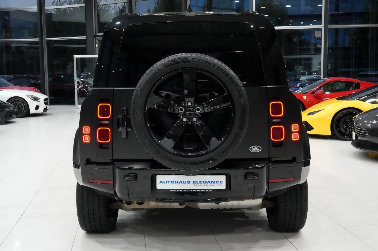 2023 Land Rover Defender 110 D300 X-Dynamic SE, 4/8