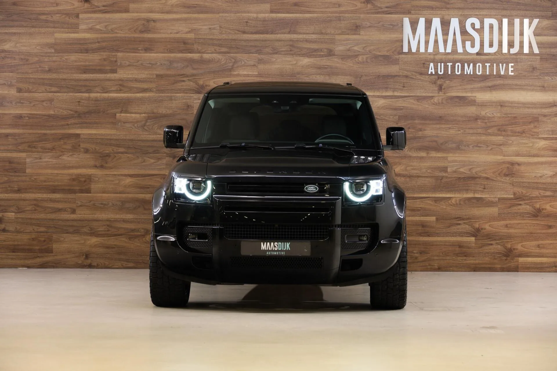 2023 Land Rover Defender 110 P400e XS Edition, 2/30