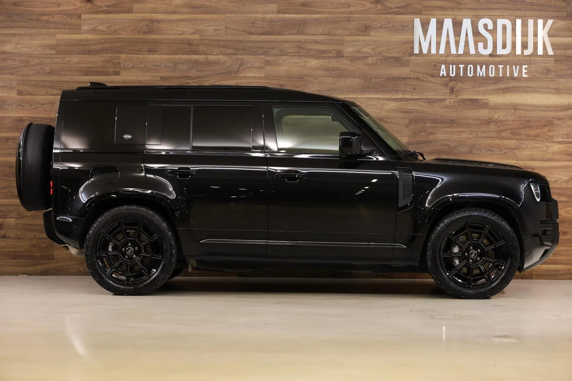 2023 Land Rover Defender 110 P400e XS Edition, 5/30