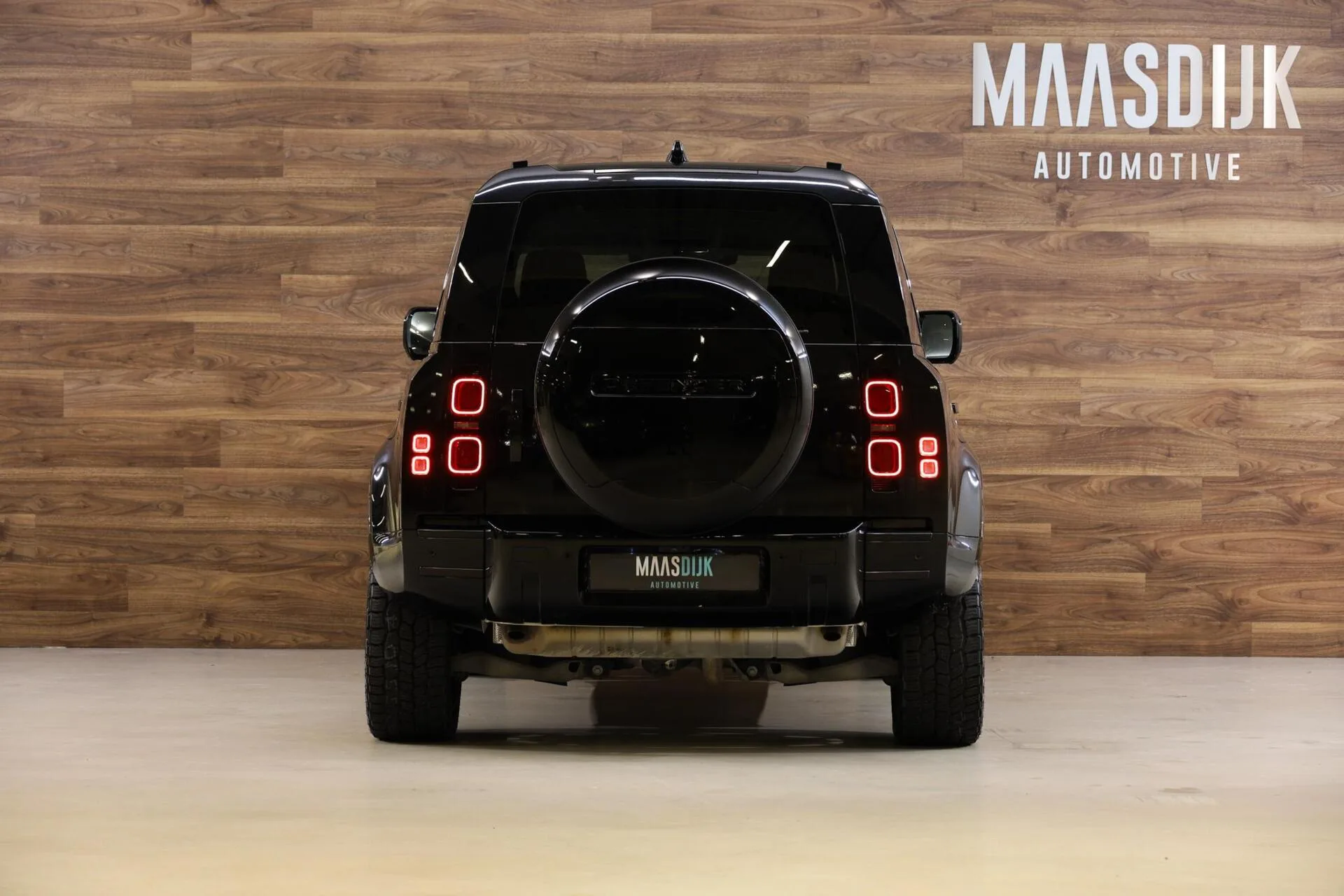 2023 Land Rover Defender 110 P400e XS Edition, 8/30