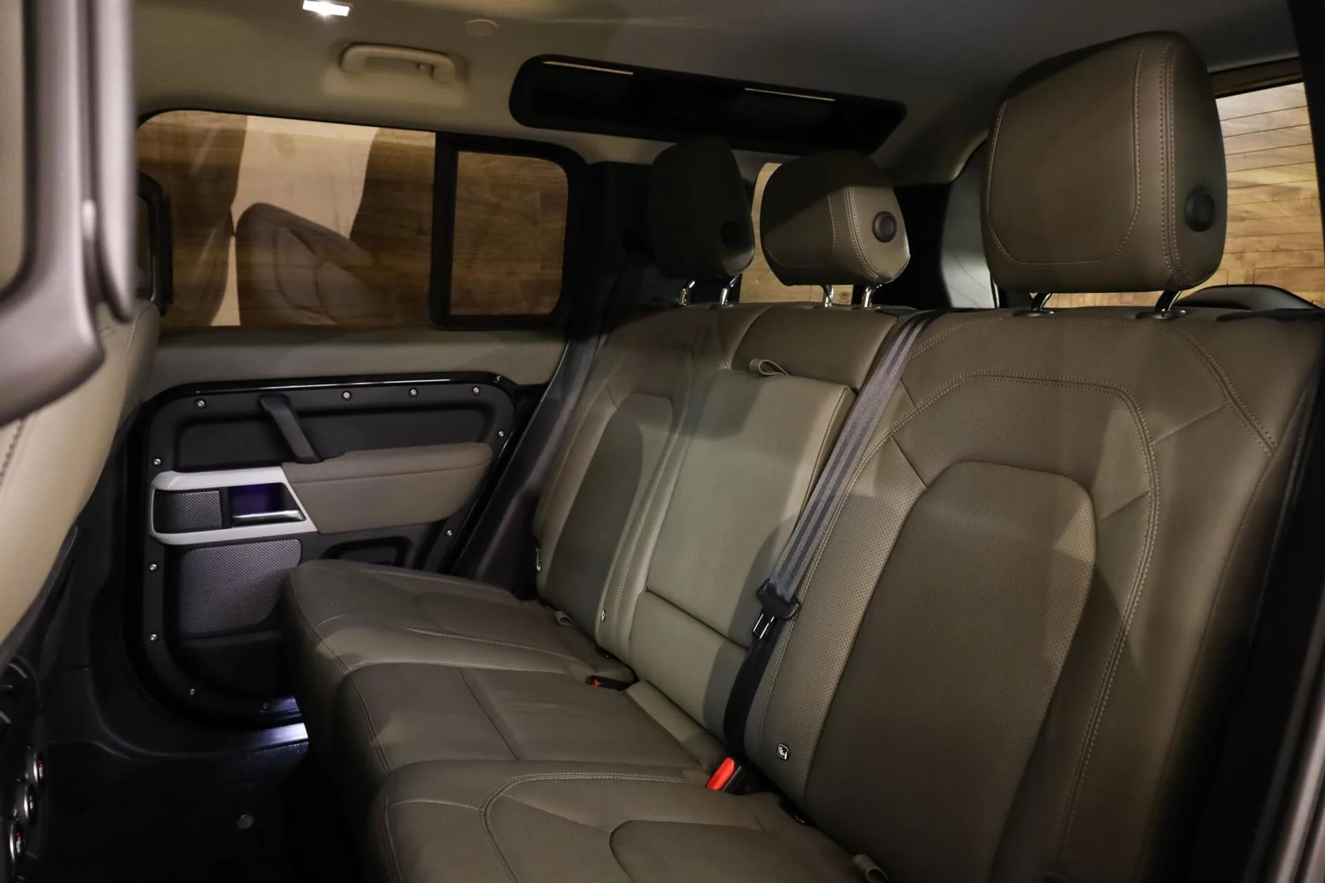 2023 Land Rover Defender 110 P400e XS Edition, 9/30