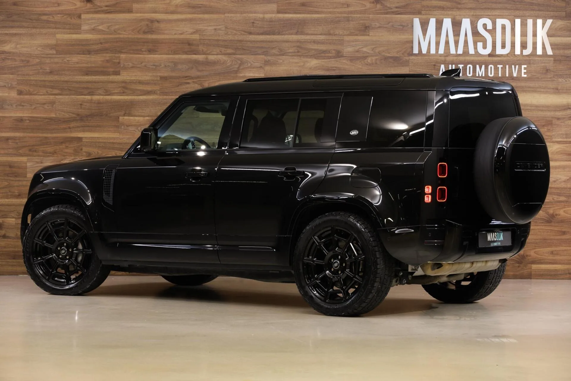 2023 Land Rover Defender 110 P400e XS Edition, 11/30
