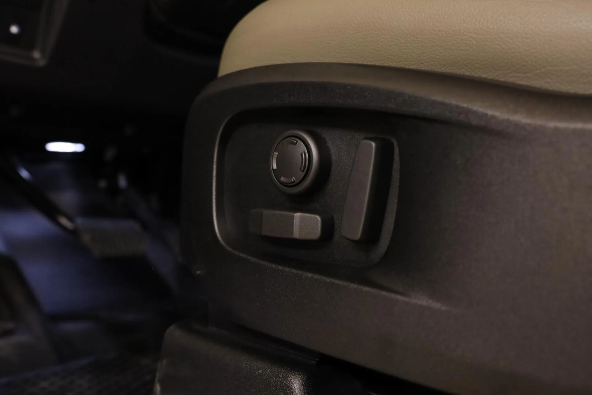 2023 Land Rover Defender 110 P400e XS Edition, 18/30