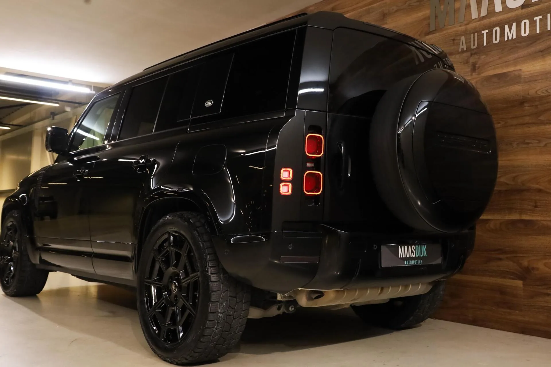 2023 Land Rover Defender 110 P400e XS Edition, 20/30