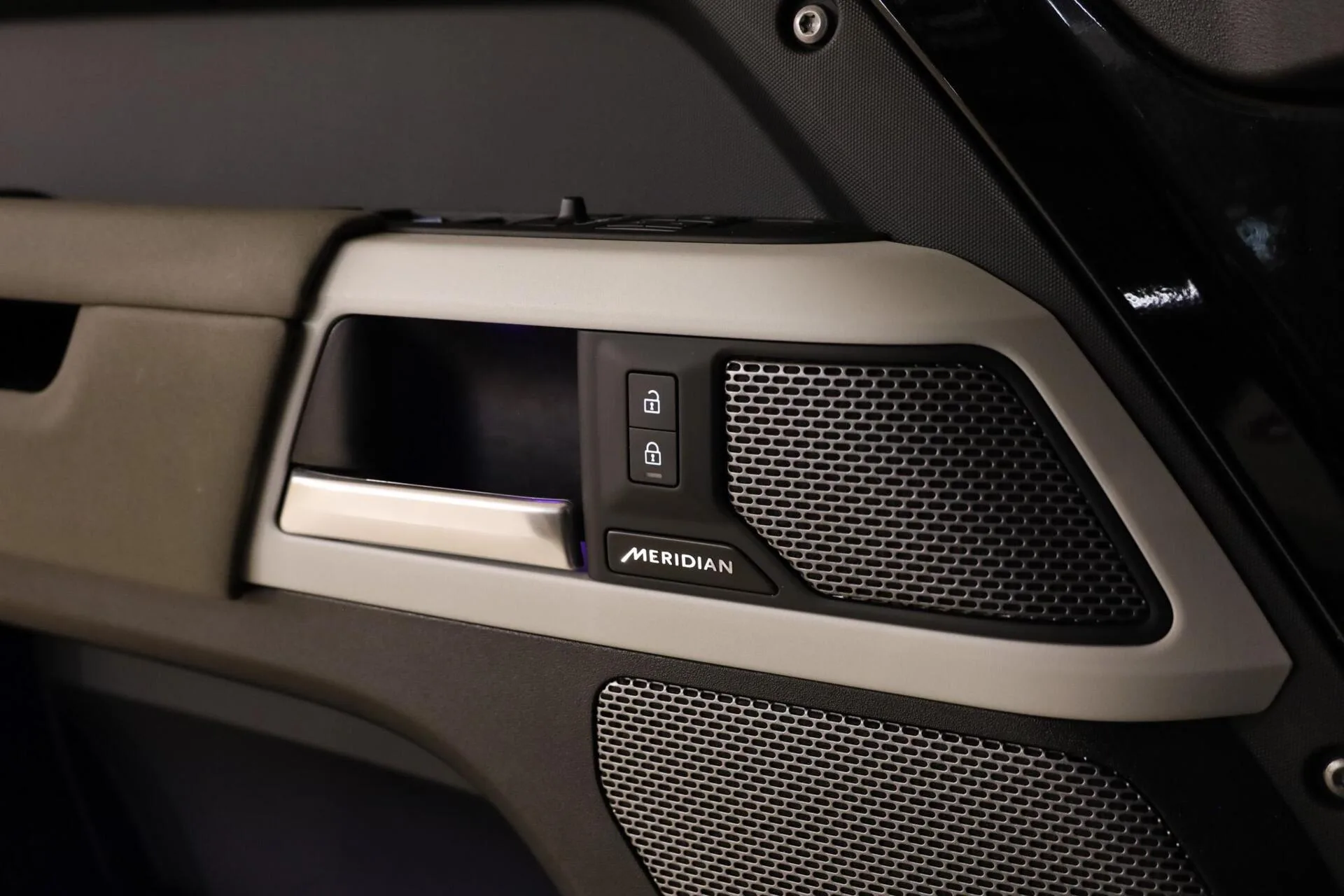 2023 Land Rover Defender 110 P400e XS Edition, 21/30