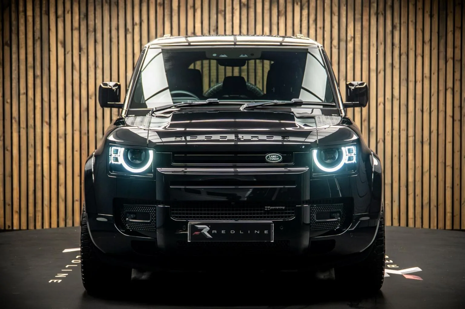 2023 Land Rover Defender 110 D250 X-Dynamic SE, 5/30