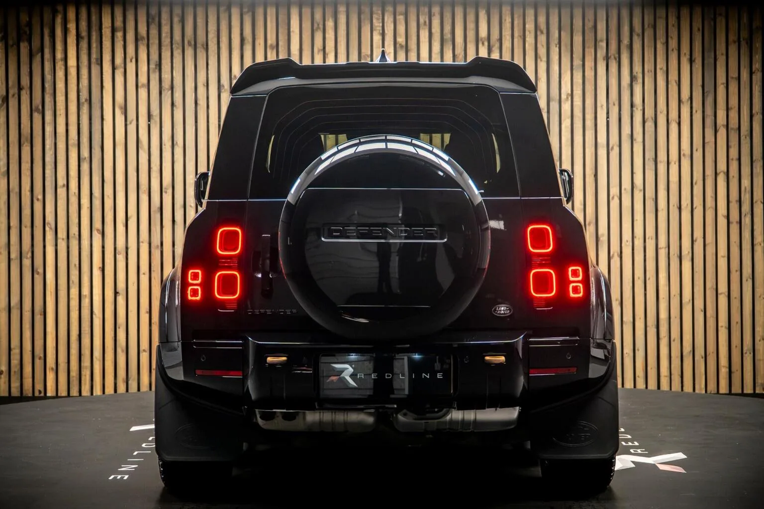 2023 Land Rover Defender 110 D250 X-Dynamic SE, 6/30
