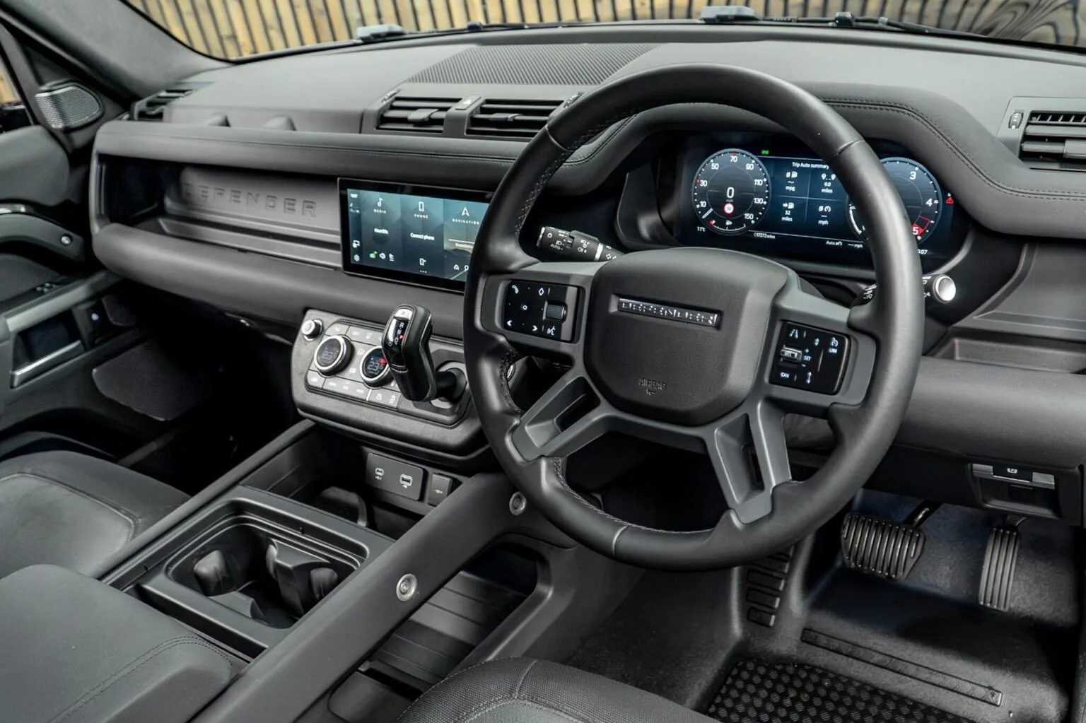 2023 Land Rover Defender 110 D250 X-Dynamic SE, 22/30