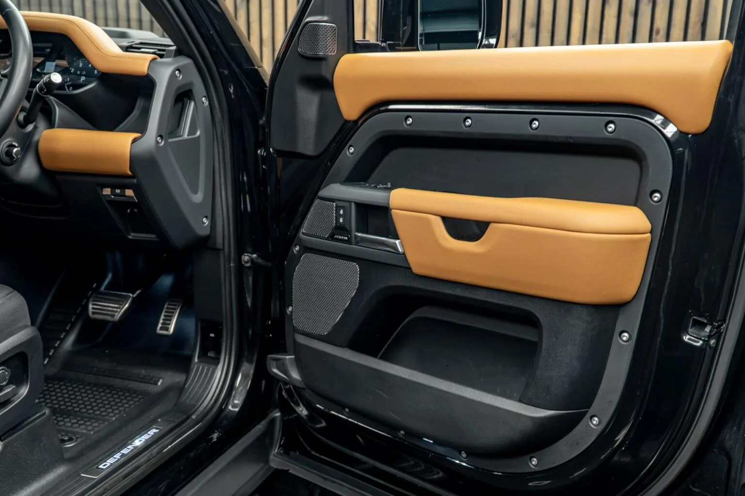 2023 Land Rover Defender 110 P400 X, 30/30