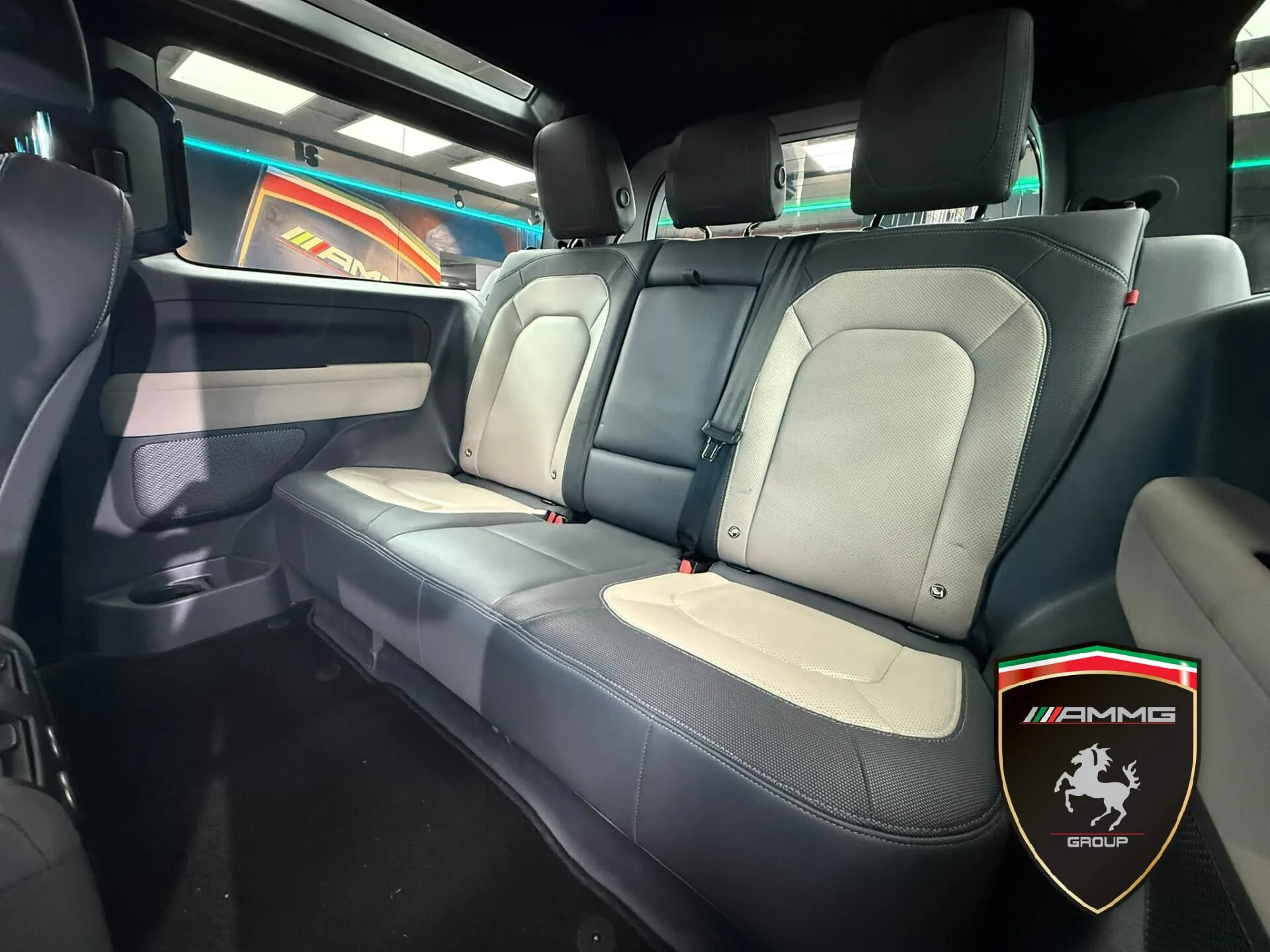 2023 Land Rover Defender 90 X-Dynamic HSE, 10/15