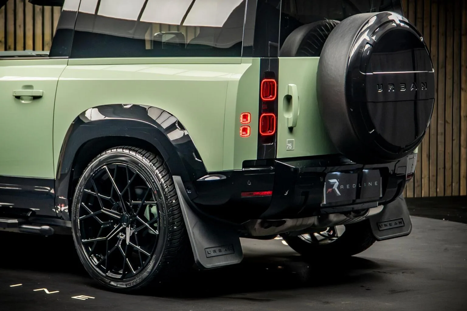 2023 Land Rover Defender 90 D300 75th Limited Edition, 16/30